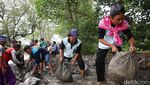 Jebol Diterjang Banjir Rob, Tanggul di Greges Timur Surabaya Diperbaiki