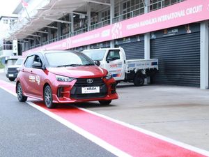 Rayakan HUT Pertama, GR Enthusiast Geber Agya GR dan GR Yaris di Mandalika