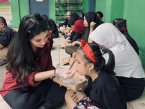 Graccilya Feren Nggak Bosan Berbuat Baik dengan Sesama