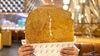 Ini dia tampilan senbei yang detikfood coba! Semua varian dibanderol Rp 25.000 saja. Rasanya perpaduan antara gurih asin dengan aroma seafood khas. Foto: Detikcom / Atiqa Rana