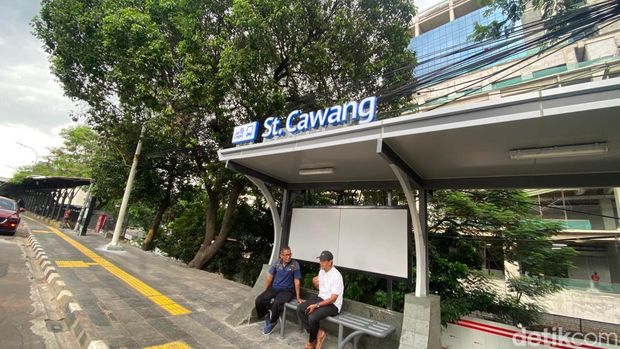 Halte Stasiun Cawang. (detikcom)