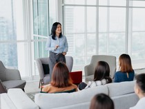 15+ Contoh Perkenalan Bahasa Inggris dan Terjemahannya, Bikin Percaya Diri!