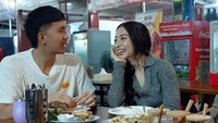 Selalu tampak mesra dan harmonis, kulineran bareng jadi salah satu cara Nikita dan sang suami menjaga hubungannya. Foto: Instagram @nikitawillyofficial94