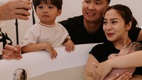 Kabar bahagia datang dari Nikita Willy yang baru saja melahirkan anak keduanya dengan proses water birth. Kabar ini ia bagikan di Instagramnya. Foto: Instagram @nikitawillyofficial94
