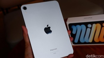 iPad Mini 7 dilengkapi koneksi Wi-Fi 6, dan port USB-C 3 untuk transfer data hingga 10Gbps. Foto: Adi Fida Rahman/detikINET