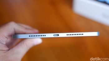 iPad Mini 7 punya ketebalan 6,3 mm dan berat 293 gram. Ada empat speaker dan port USB-C Foto: Adi Fida Rahman/detikINET