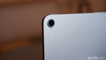 Kamera belakang berukuran 12 MP. Foto: Adi Fida Rahman/detikINET