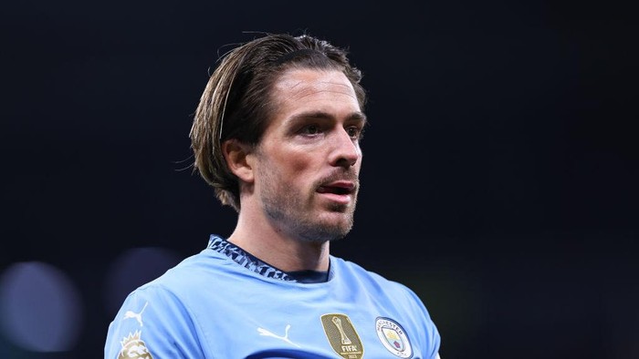 MANCHESTER, ENGLAND - DECEMBER 15:  Jack Grealish of Manchester City during the Premier League match between Manchester City FC and Manchester United FC at Etihad Stadium on December 15, 2024 in Manchester, England. (Photo by Robbie Jay Barratt - AMA/Getty Images)