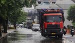 Jalan RE Martadinata Depan JIS Tergenang Banjir Rob