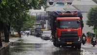 Fenomena rob terjadi karena tanggal bulan purnama ataupun bulan mati.