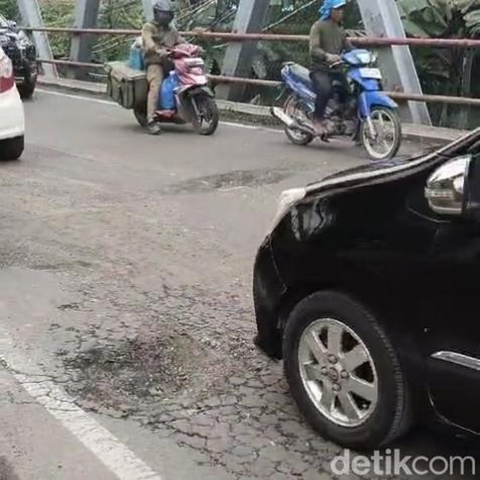 Jembatan Pacal macet
