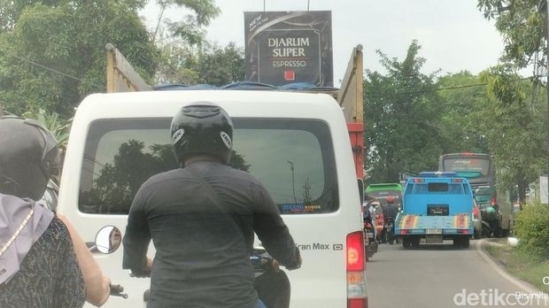 Jembatan Pacal macet