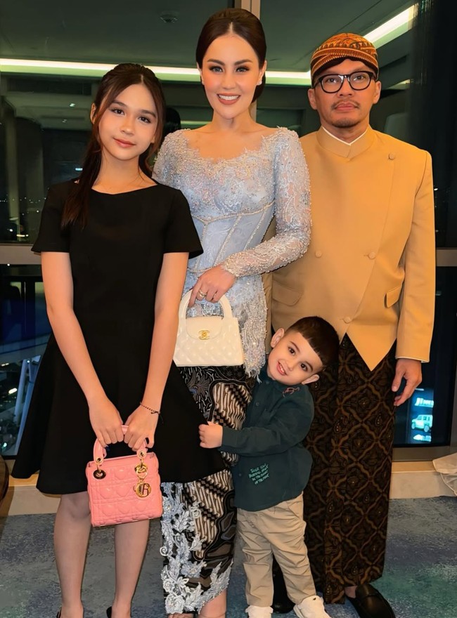 Jauh sebelum menikah dengan Faisal Harris, Jennifer memang diketahui sudah memiliki anak perempuan cantik bernama Chantal. Sementara anak laki-lakinya, Kay, merupakan putranya dengan Faisal Harris. Foto: Instagram/@jeje_haris89