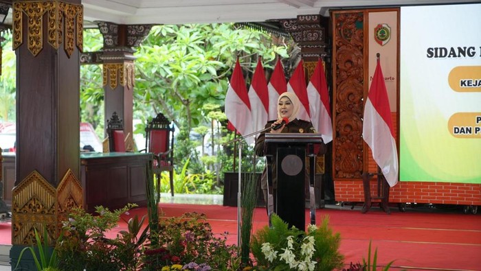 Kajati Jatim Mia Amiati saat sidang perwalian anak di Kabupaten Mojokerto
