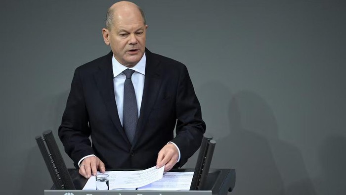 German Chancellor Olaf Scholz delivers remarks on the day of a confidence vote called to pave the way for a snap election, at the German lower house of Parliament Bundestag in Berlin, Germany, December 16, 2024. REUTERS/Annegret Hilse Purchase Licensing Rights