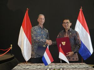 Menbud Fadli Zon Terima 272 Warisan Benda Bersejarah RI dari Belanda