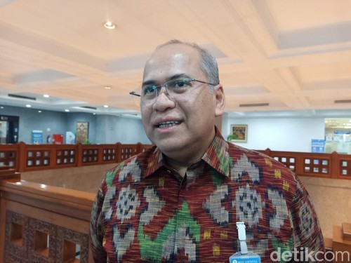 Kepala Perwakilan BI Provinsi Bali Erwin Soeriadimadja saat dijumpai detikBali di kantornya, Senin (16/12/2024). (Ni Made Lastri Karsiani Putri/detikBali)
