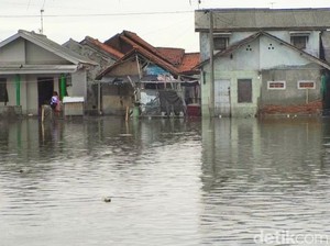 Banjir Rob Rendam 8 Desa di Karawang, Sekolah Ikut Terdampak