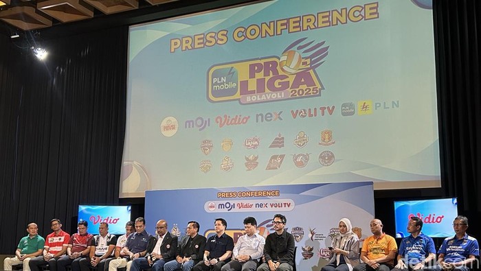 Dalam konpers Proliga 2025, Ketua Umum PP PBVSI Imam Sudjarwo mengatakan Proliga akan diikuti 12 tim, yang terdiri dari tujuh tim putri dan lima tim putra.