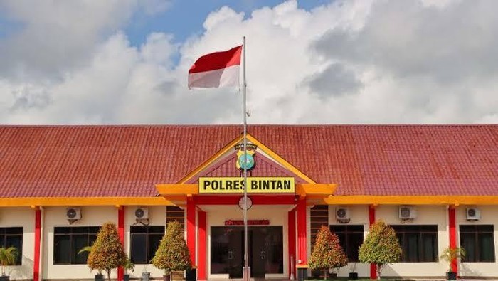 Polres Bintan menetapkan perangkat Desa Lancang Kuning, Kecamatan Bintan Utara sebagai tersangka dugaan korupsi anggaran dana desa.
