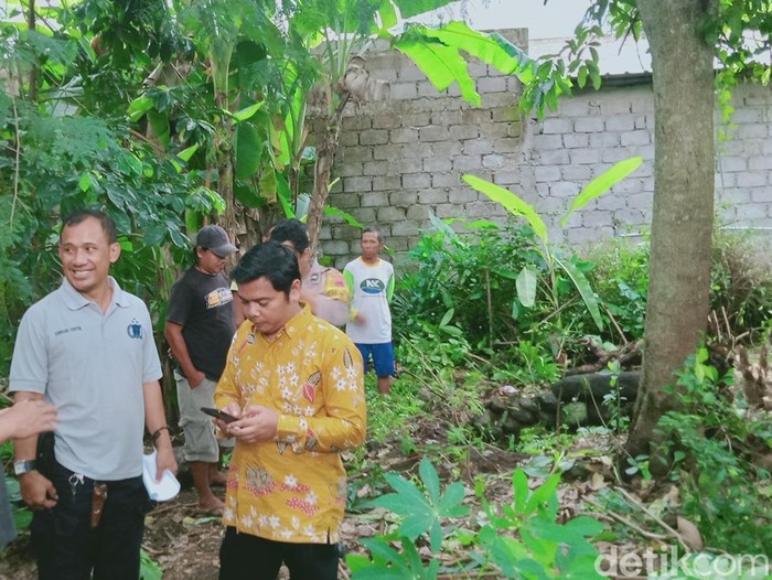Lokasi sumur ditemukannya mayat Harno (66) di Desa Tambakan, Kecamatan Jogonalan, Klaten, Selasa (17/12/2024) siang.