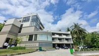 Muhammad Karim menjelaskan tujuan utama pembangunan Masjid Al Afiyah Asad Humam adalah untuk meneladani dakwah Al-Quran dengan metode iqro yang dirumuskan KH Asad Humam. Ini adalah potret belakang masjid lengkap dengan area yang nantinya dijadikan pesantren tahfizh. Foto: Kristina/detikHikmah