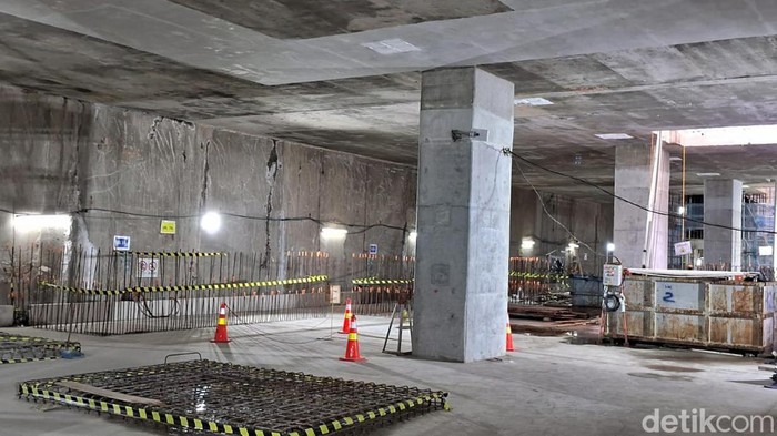 Mengintip Pembangunan MRT Jakarta Fase 2 PT MRT Jakarta (Perseroda) terus melanjutkan pembangunan fase 2 untuk segmen Glodok-Kota. Adapun proyek ini rencananya akan mulai diuji coba pada Maret 2026 mendatang.