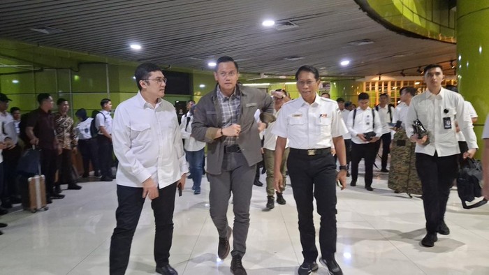 Menko Infrastruktur dan Pembangunan Kewilayahan Agus Harimurti Yodhoyono (AHY) menguji coba direct train Jakarta-Yogyakarta
