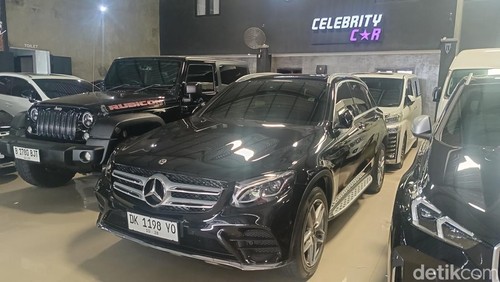 Sejumlah mobil mewah di  Celebrity Car, Selasa (17/12/2024).