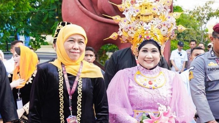 Momen Luluk Nur Hamidah bersama Khofifah Indar Parawansa.