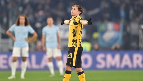 ROME, ITALY - December 16 :  Nicolo Barella( 23 ) of  FC Inter Milan celebrate after scores a goal during  Italian Serie A soccer match between  SS Lazio  and FC Inter Milan at Stadio Olimpico on December 16,2024  in Rome Italy (Photo by Claudio Pasquazi/Anadolu via Getty Images)