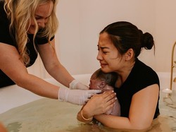 5 Artis RI yang Melahirkan Dengan Metode Water Birth, Terbaru Nikita Willy