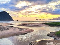 Pantai Pulau Merah Banyuwangi, Destinasi Cocok Nikmati Malam Tahun Baru