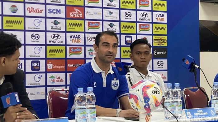 Jumpa pers PSIS Semarang usai dikalahkan PSS Sleman di Stadion Manahan, Solo, Selasa (17/12/2024).