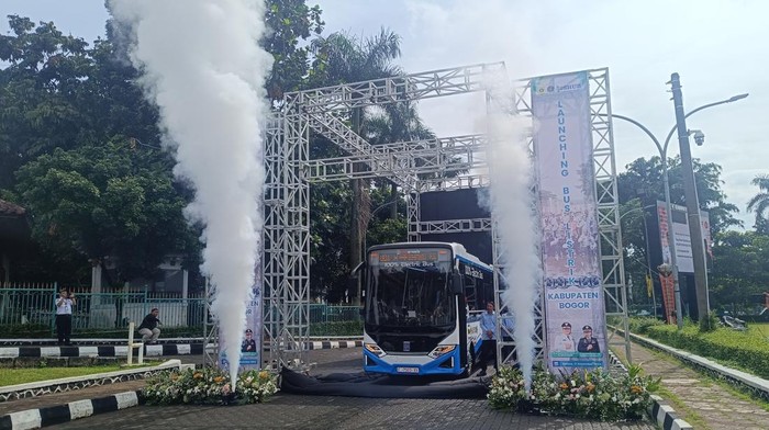 Pemkab Bogor Resmikan Bus Listrik Rute Bojonggede-Sentul