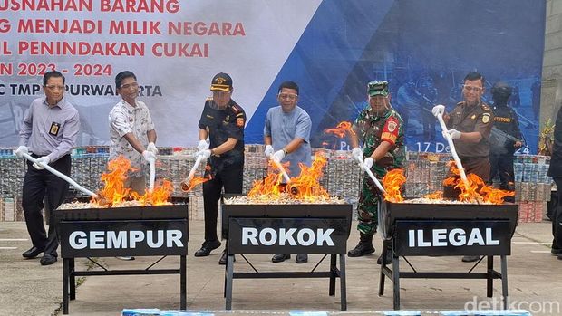 Pemusnahan barang bukti rokok ilegal di Purwakarta