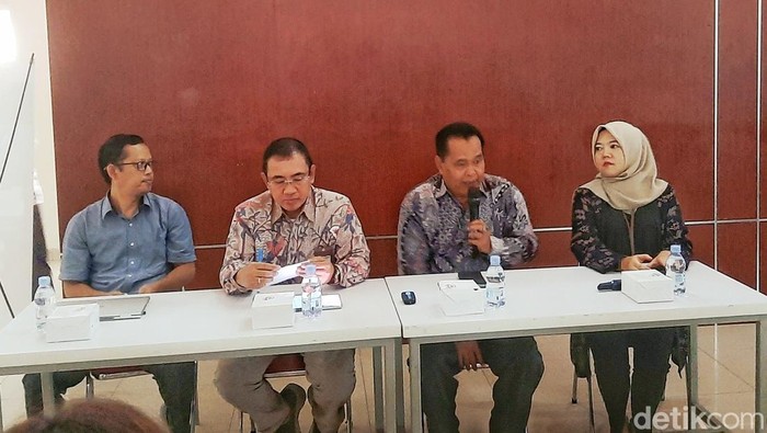Perwakilan rektorat Unsika saat konferensi pers di aula Kampus Unsika Karawang