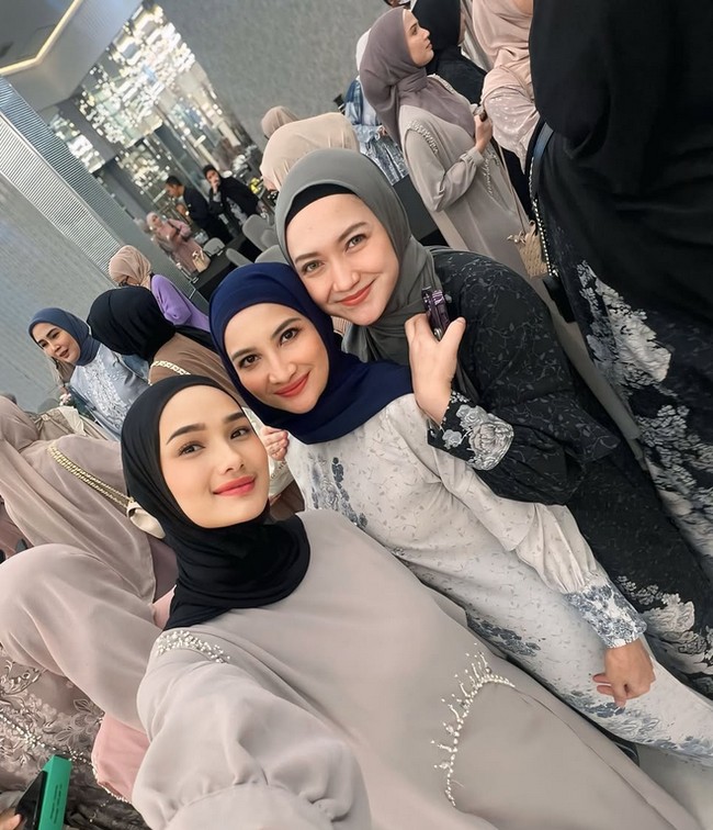 Faby Marcelia dikenal sebagai pemeran FTV dan sinetron kini menjalani kehidupan sebagai ibu tunggal. Faby Marcelia pernah menikah dengan Revand Narya pada 2013. Tapi sayang pernikahan itu tidak berlangsung dan berakhir dengan perceraian. Dari pernikahan itu keduanya dikaruniai dua orang anak. Foto: Dok. Instagram @fabymarcelia.