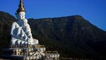 Keindahan Lima Patung Buddha di Puncak Thailand