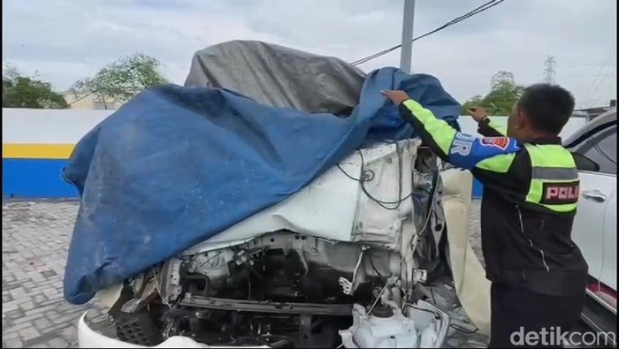 Pikap sayur tabrak dump truck di Tol Gempas tewaskan 3 orang