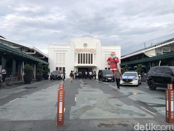 Pintu Timur Stasiun Yogyakarta atau stasiun Tugu Jogja, Selasa (17/12/2024).