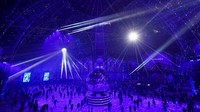 Arena seluncur es ini akan dibuka hingga 8 Januari 2025.  