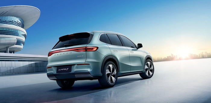 Proton e.MAS 7 Proton resmi meluncurkan mobil listrik pertamanya Proton e.MAS 7