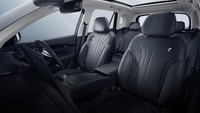 Interior Proton e.MAS 7. Motor penggerak listriknya bisa menghasilkan tenaga sampai 160 kW dengan torsi maksimal 320 Nm. Akselerasi 0-100 km/jam bisa dituntaskan dalam 6,9 detik. Sementara jarak pengereman dari 100 km/jam sampai berhenti total dicapai hanya dalam 35 meter. Foto: Dok. Proton
