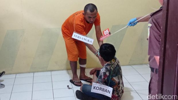 Rekonstruksi kasus pembunuhan denga  tersangka Iwan Doggy.