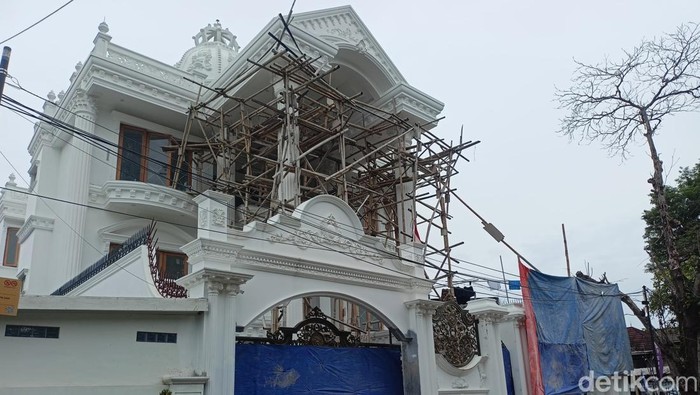 Rumah keluarga LA yang jadi sorotan usai kasus penganiayaan mahasiswa koas Palembang.