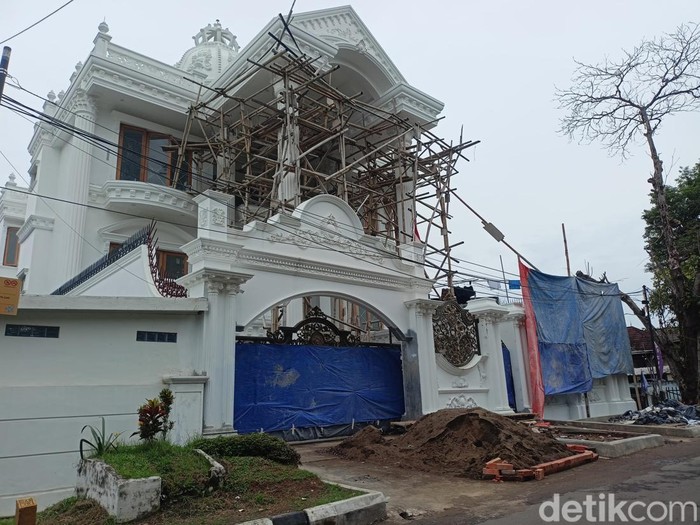 Rumah keluarga LA yang jadi sorotan usai kasus penganiayaan mahasiswa koas Palembang.