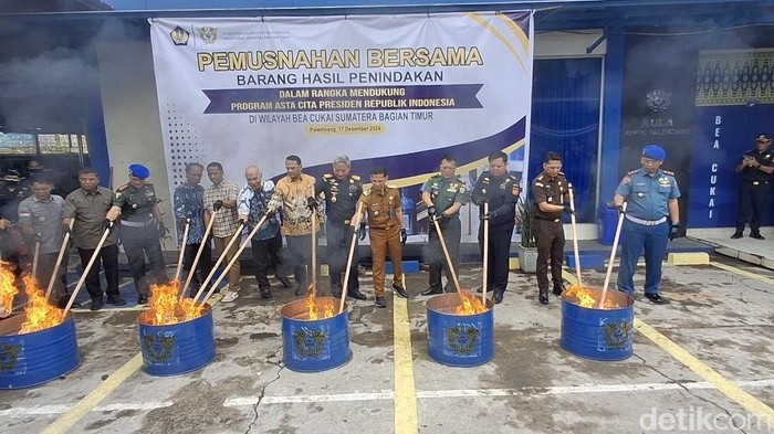 Sejumlah barang bukti sitaan Bea Cukai Sumbagtim dimusnahkan