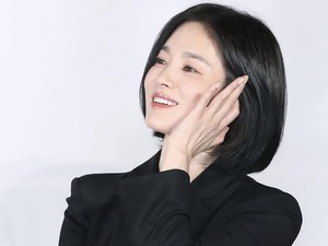 Song Hye Kyo Cuek Baca Komentar Baca Netizen, Tapi...