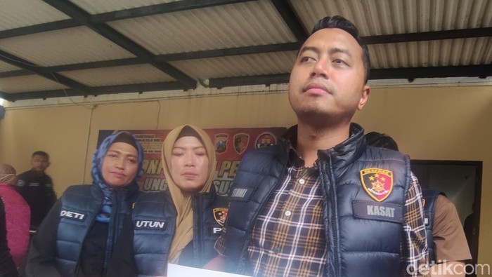 Stiker yang menyebabkan 3 pelajar perempuan di Sidoarjo menjadi korban pengeroyokan.